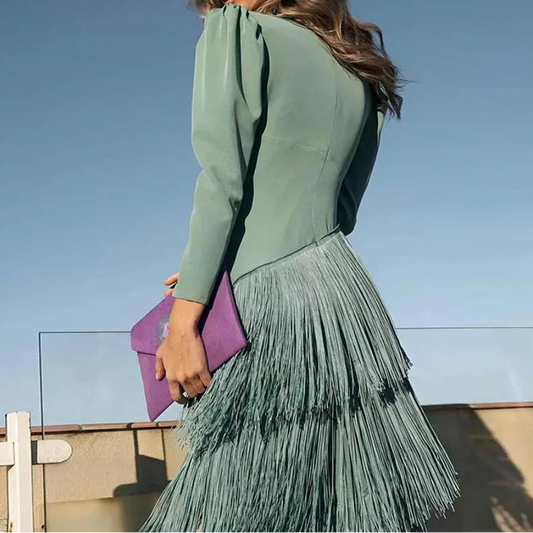 Elegante abito midi con frange